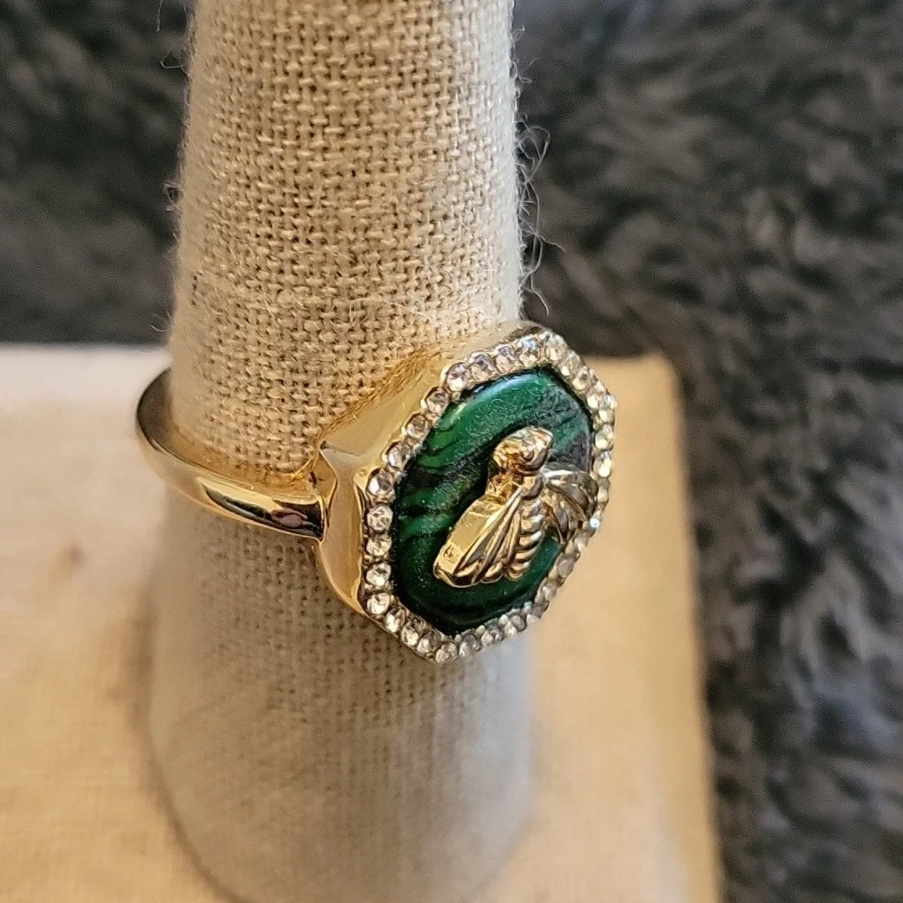 Elegant Green and Gold Bee Ring Awaken Ring Size 8 - Picture 2 of 3